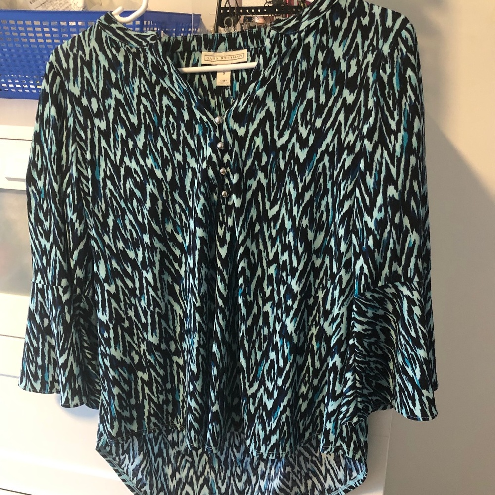 Funky blue Dana Buchman top with bell sleeves